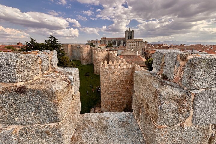Viaja por Segovia y Ávila en un Grupo Pequeño desde Madrid