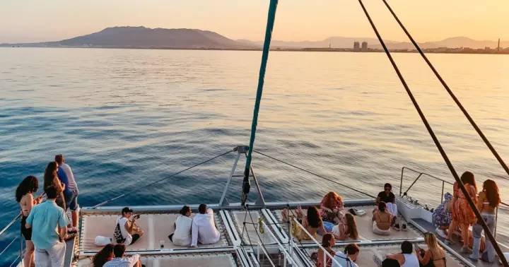 Málaga: Paseo en Catamarán a Vela con Opción Puesta de Sol