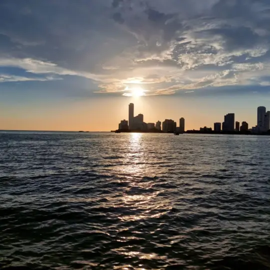 Cartagena: Tour por la bahía al atardecer con Dj, bebidas y discoteca