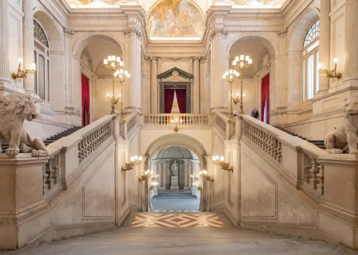 Desvela la Historia: Dentro del Majestuoso Palacio Real de Madrid