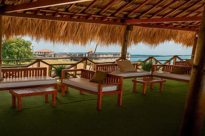 Playa Morena Beach Club Con Almuerzo Y Recorrido A Pie Por El Fuerte San Fernando