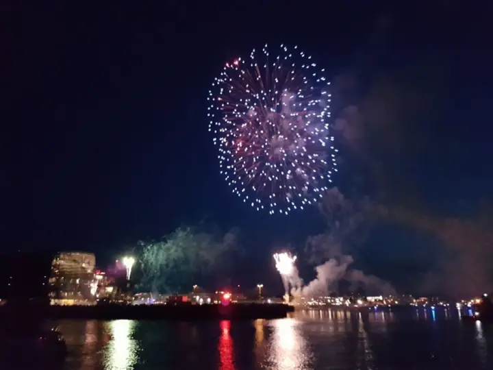 Reykjavík: New Year's Eve Northern Lights Yacht Cruise