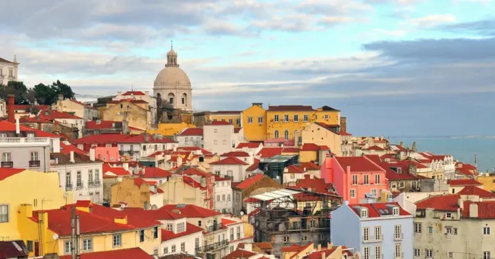 Lisbon: Tuk Tuk Hop-On Hop-Off Tour