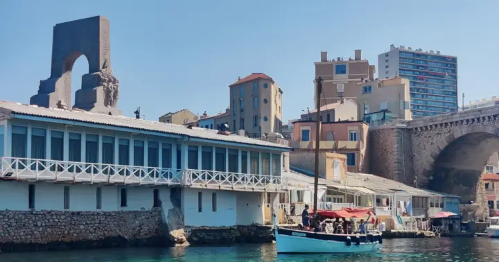 El Vallon des Auffes en barco marsellés eléctrico con baño