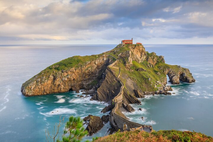 Tour Gaztelugatxe y Gernika desde San Sebastián
