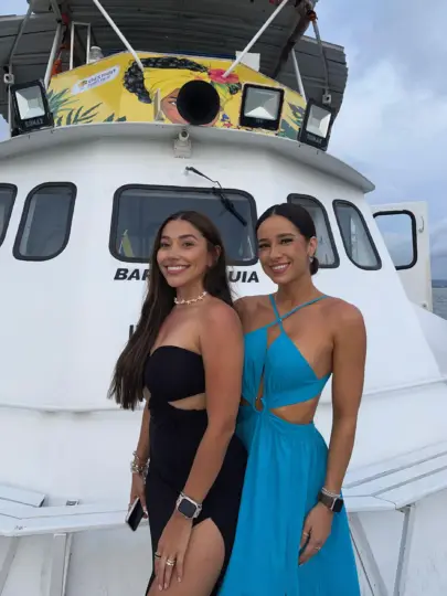 Cartagena: Tour bahía con barra libre y show de baile