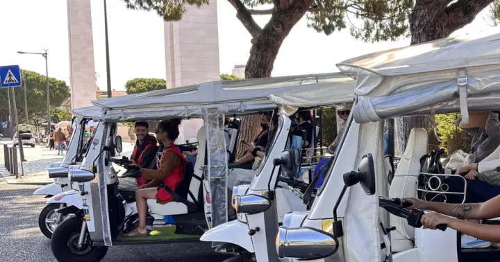 Lisbon Visitor Pass: 24h Tuk Tuk Pass by Guiders.pt