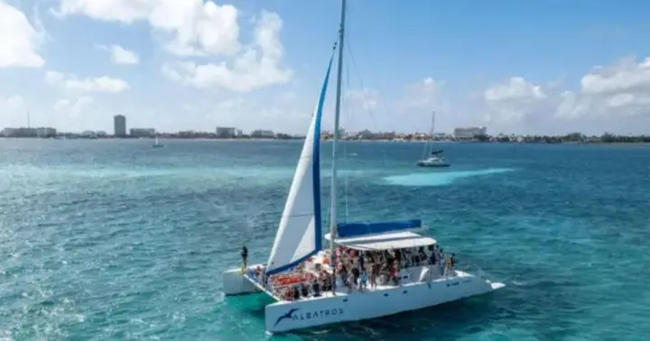 Cancún: catamarán Sunsations solo para adultos a Isla Mujeres