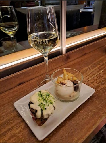 Recorrido gastronómico por Bilbao con pintxos y bebidas con un local