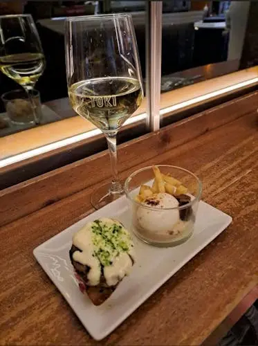 Recorrido gastronómico por Bilbao con pintxos y bebidas con un local