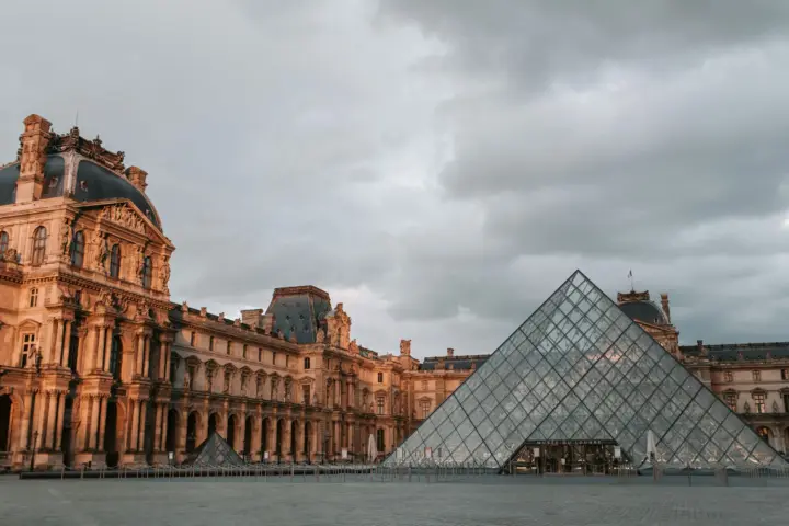 París: Tour privado de las obras maestras del Louvre con entrada reservada