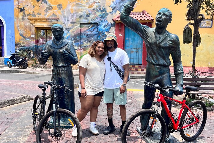 ULTIMATE BIKE TOUR y almuerzo en ANTHONY BOURDAIN LUGAR FAVORITO