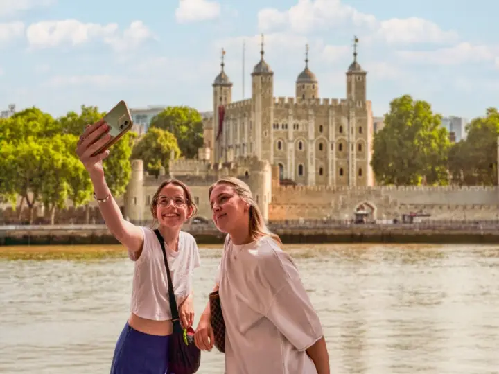 Tower of London Guided Tour with Optional Thames Cruise