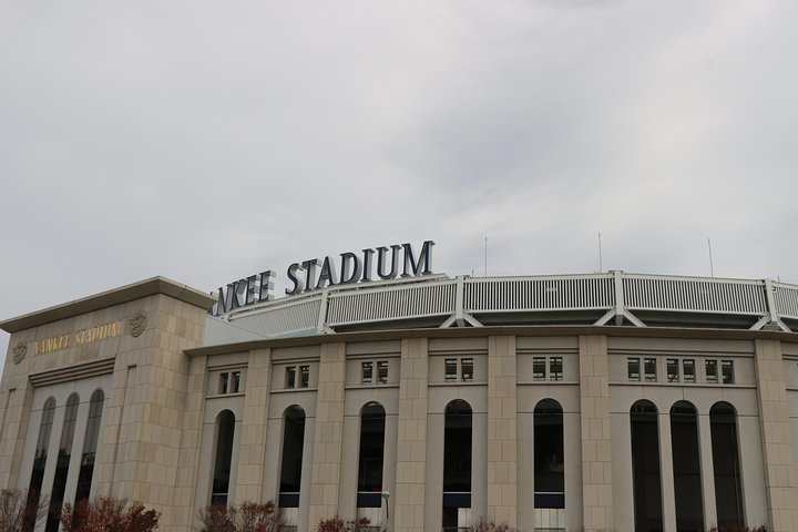 New York contrasts: Manhattan, The Bronx, Queens & Brooklyn