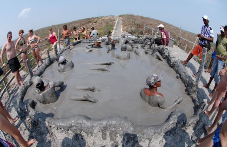 Volcán del Totumo y almuerzo en hotel VIP desde Cartagena