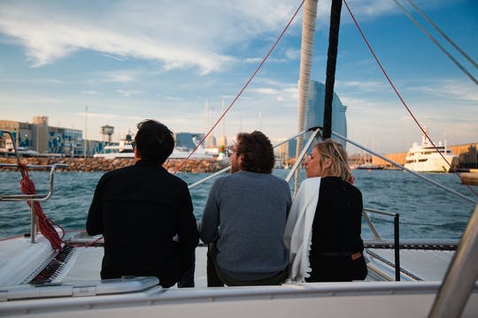 Paseo en catamarán en Barcelona
