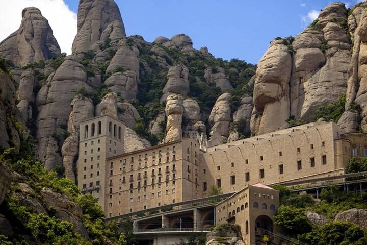 Excursión de un día a Montserrat Tren de ruedas dentadas desde Barcelona