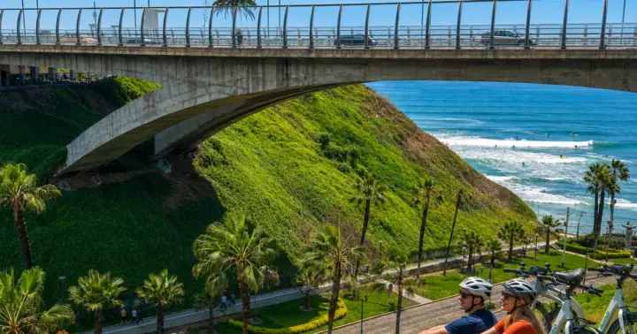 Lima: Miraflores and Barranco Electric Bike Tours