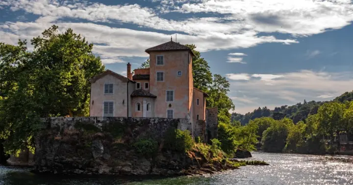 Morning Escape on the Saone River – Discover Lyon from the water by boat