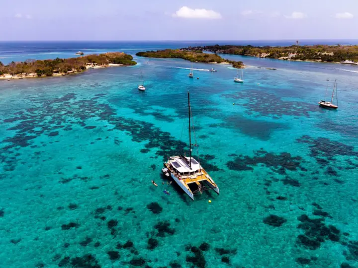 Cartagena: Catamarán Islas del Rosario con almuerzo y snorkel