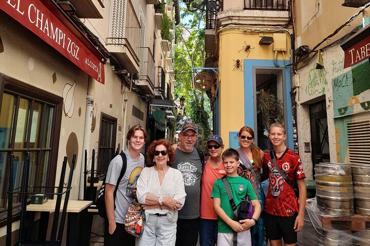 Tour privado a pie por Zaragoza con un local