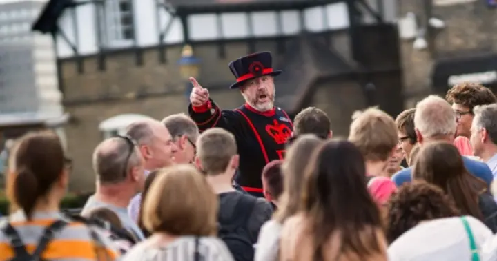 Tower of London: Pre-Opening Entry and Beefeater Ceremony