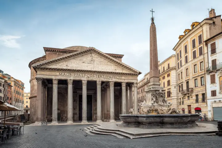 Entrada al Panteón de Roma con aplicación digital