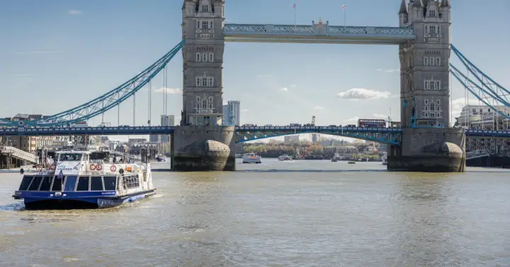 Londres: paseo en barco ilimitado de un día con City Cruises