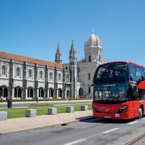 Lisbon: Explorer Hop-on Hop-off Bus Tour + Audio Guide