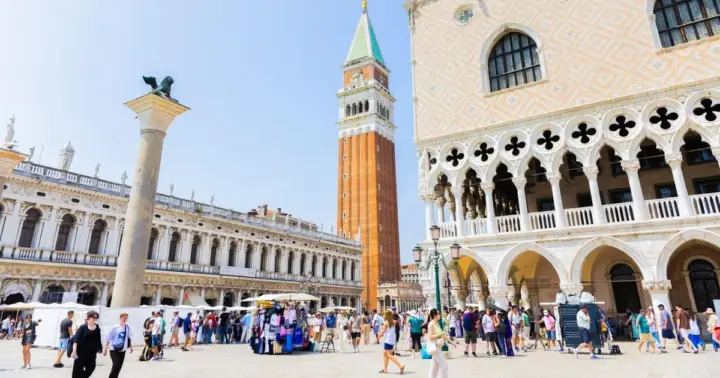 Venice: Murano & Burano by Premium Boat with Glass Blowing