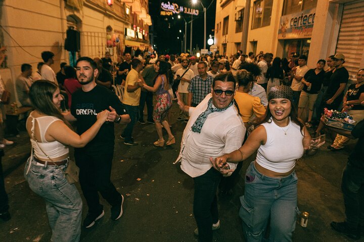 Salsa callejera y Bar Crawl en Cali, Colombia