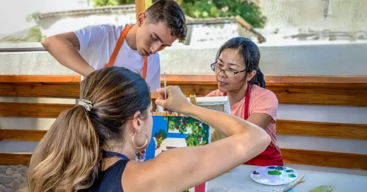 Cartagena: clase de pintura con brunch en una azotea secreta de Getsemani