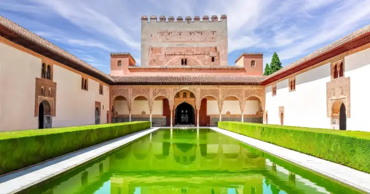 Desde Sevilla: Granada y Alhambra con Entrada Opcional