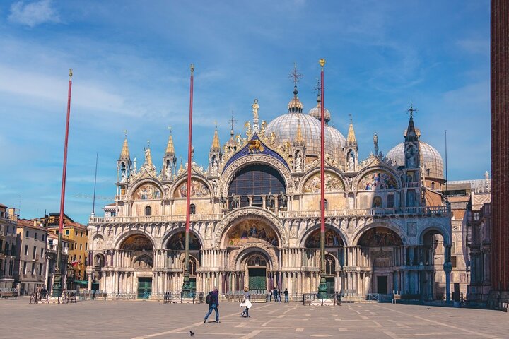 Best Of Venice: Saint Mark's Basilica, Doges Palace with Guide and Gondola Ride
