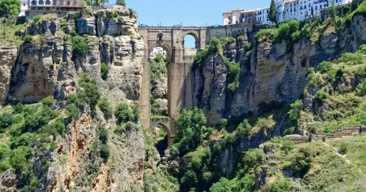 Desde Málaga: excursión de 1 día a Ronda y Setenil de las Bodegas