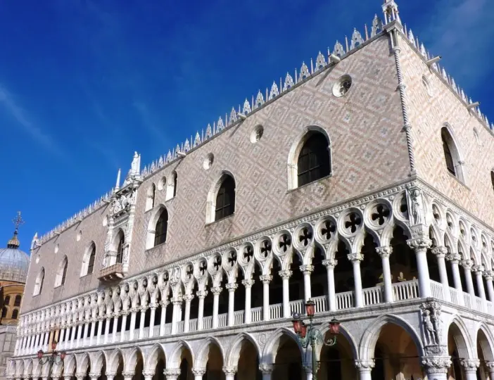 Venecia: Visita guiada del Palacio Ducal y paseo en góndola