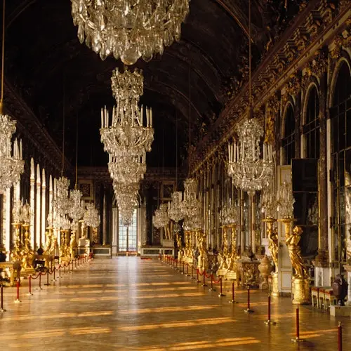 Palace of Versailles & Gardens: Guided Tour + Transport