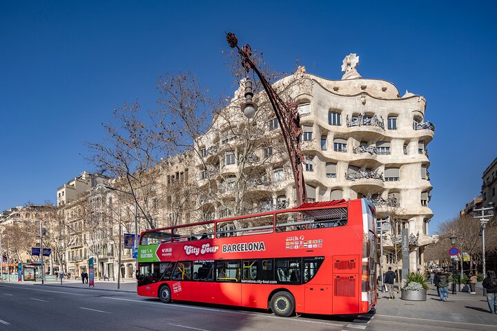 Tour por la ciudad de Barcelona con barco opcional