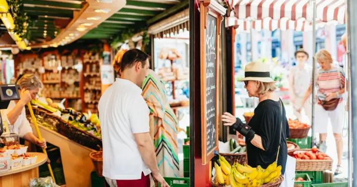 Munich: Viktualienmarkt Food Tour