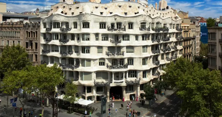Barcelona: La Pedrera-Casa Milà Ticket & Audio Guide Option