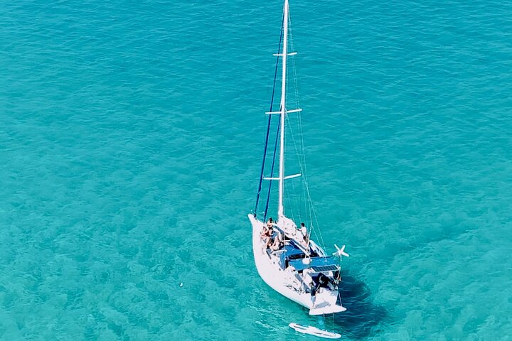 Mallorca Sailing Adventure with Snorkeling, Snacks & Drinks