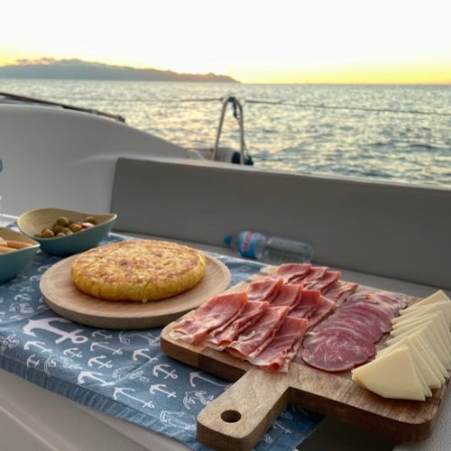 Tenerife: 3-Hour Sailing Tour to Los Gigantes with Snorkelling, Drink & Tapas