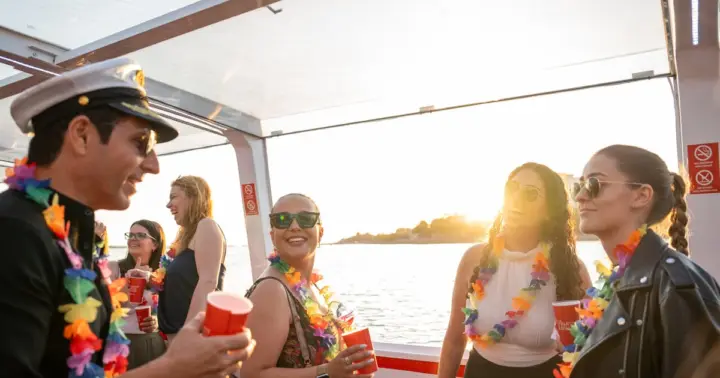 Oporto: barco de fiesta por el Duero con opción de atardecer y 6 puentes