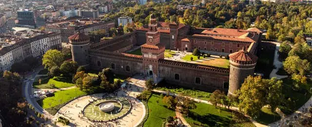 Entrada al Castillo Sforzesco con audioguía