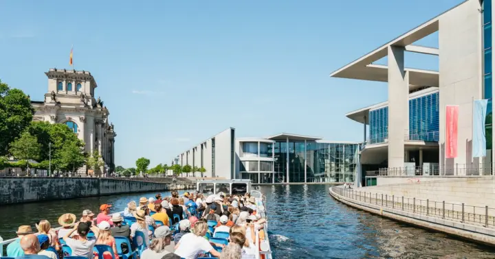 Berlin: 1-Hour City Tour by Boat including Audio Guide