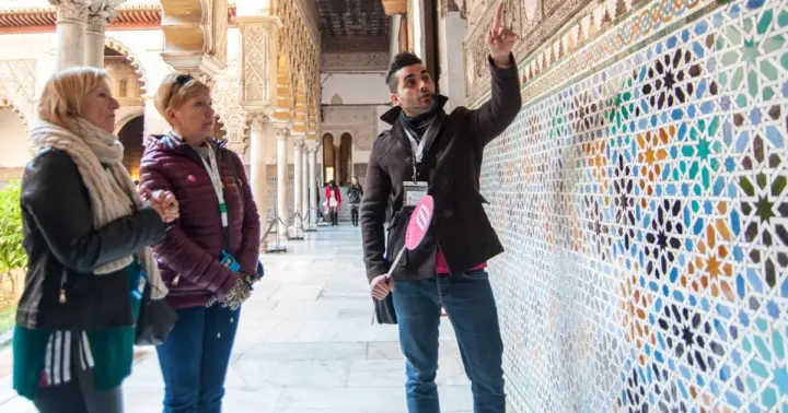 Sevilla: Ticket de entrada al Alcázar y a la Catedral y visita guiada