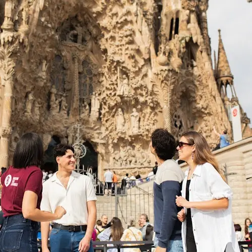 Barcelona: Guided Tour + Park Güell & Sagrada Familia Skip The Line Ticket