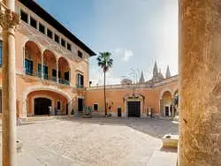 Entrada al Palau March