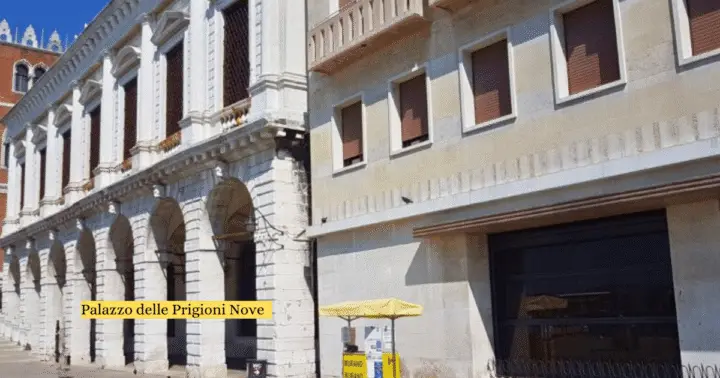 Venice: Murano & Burano Panoramic Boat Tour w/ Glassblowing
