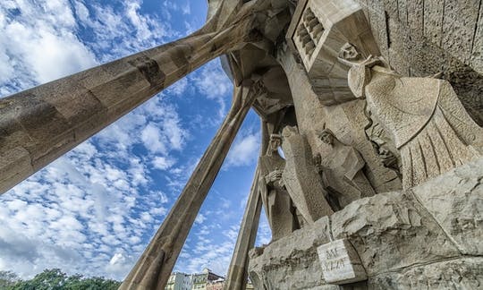 La Sagrada Familia de Gaudí con visita guiada y acceso a las torres